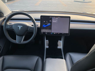 Tesla Model 3 foto 4