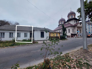 Центр. Рядом больница Архангела Михаила. Церковь.