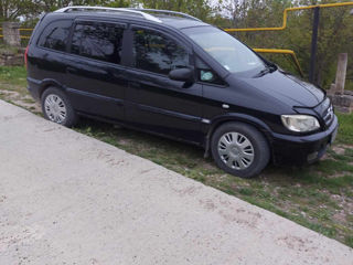 Opel Zafira foto 2