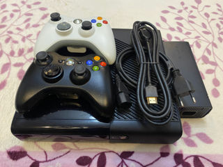 XBOX 360 E (прошивка Freeboot - 63 топовых игр). В отличном состоянии.