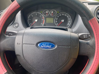 Ford Fiesta foto 3