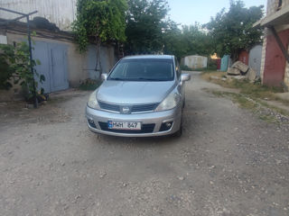 Nissan Tiida foto 1