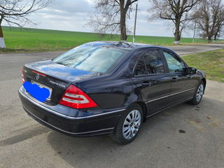 Mercedes C-Class foto 8