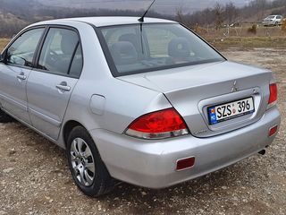 Mitsubishi Lancer foto 6