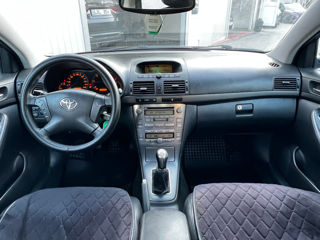 Toyota Avensis foto 10