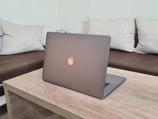 MacBook Pro 15 2017 (i7 8x 3.80Ghz, 16Gb, 500Gb, Radeon Pro 555 2Gb) foto 1