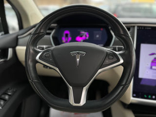 Tesla Model X foto 10