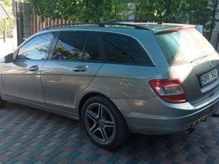 Mercedes C-Class Wagon foto 4