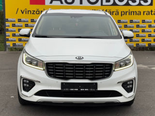 KIA Carnival foto 2