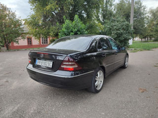 Mercedes C-Class foto 6