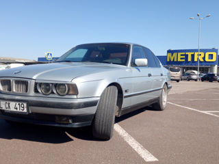 BMW 5 Series foto 1