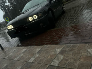 BMW 5 Series foto 2