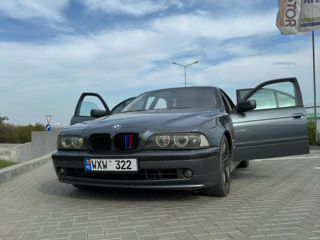 BMW 5 Series foto 1