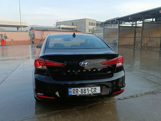 Hyundai Elantra foto 2