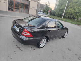 Mercedes C-Class foto 1