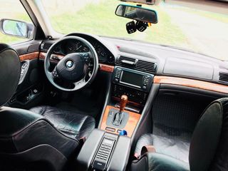 BMW 7 Series foto 1