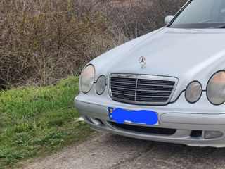 Mercedes E-Class foto 1