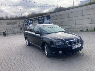 Toyota Avensis foto 2