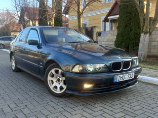 BMW 5 Series foto 2