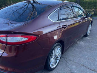 Ford Fusion foto 2