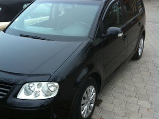 Volkswagen Touran foto 2