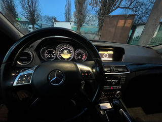 Mercedes C-Class foto 3