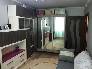 vind apartament cu 3 camere foto 8