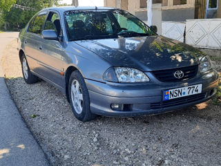 Toyota Avensis foto 9