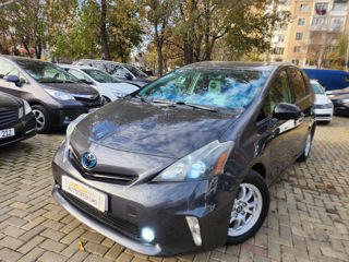 Toyota Prius v foto 6