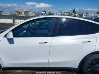 Tesla Model Y foto 13