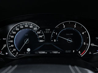 BMW 5 Series foto 10