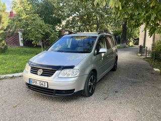 Volkswagen Touran foto 3