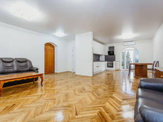 Apartament cu 2 camere, 84 m², Centru, Chișinău foto 3