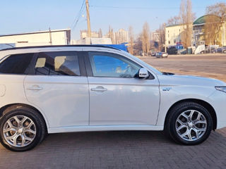 Mitsubishi Outlander foto 3