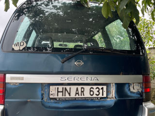 Nissan Serena foto 3