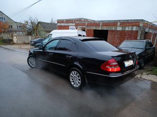 Mercedes E-Class foto 2