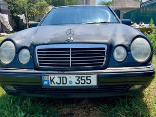 Mercedes E-Class foto 2