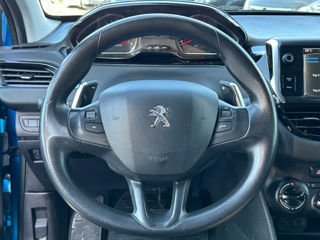 Peugeot 208 foto 11