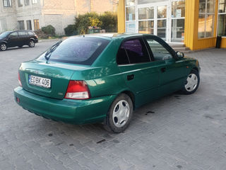 Hyundai Accent foto 5