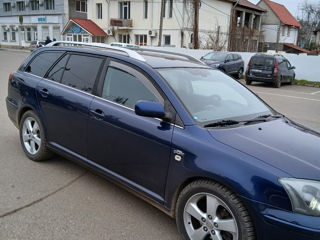 Toyota Avensis foto 2