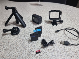 GoPro 7 Black cu 3 baterii si accesorii