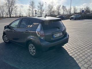 Toyota Prius c foto 4