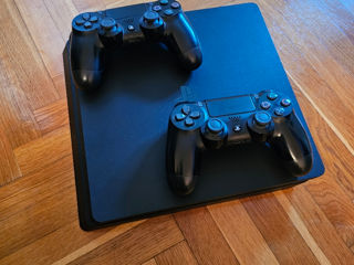 Vând Playstation 4 Slim 500GB