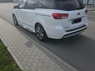 KIA Carnival foto 2