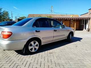 Nissan Almera foto 5