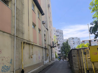 Продаю 1510 мт.2 на Чоканах нежилое четырехэтажное строение на ул.Алеку Руссо.