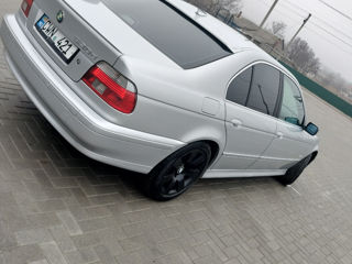 BMW 5 Series foto 4