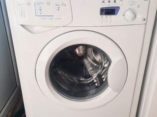 Indesit  lucriaza foarte bine