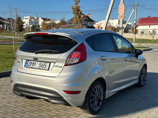 Ford Fiesta foto 6