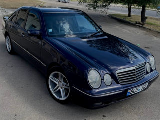 Mercedes E-Class foto 1